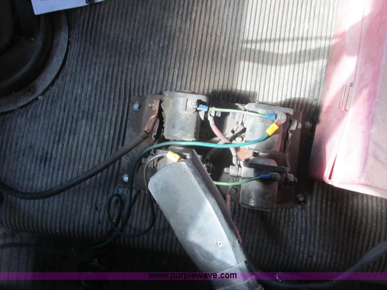 image for item A8836 1991 Freightliner FLD112 truck with live bottom bed