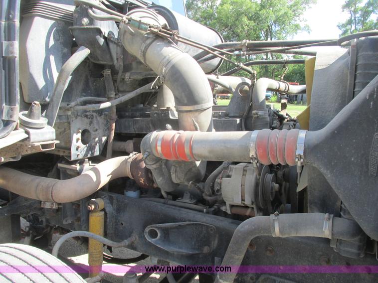 image for item A8836 1991 Freightliner FLD112 truck with live bottom bed