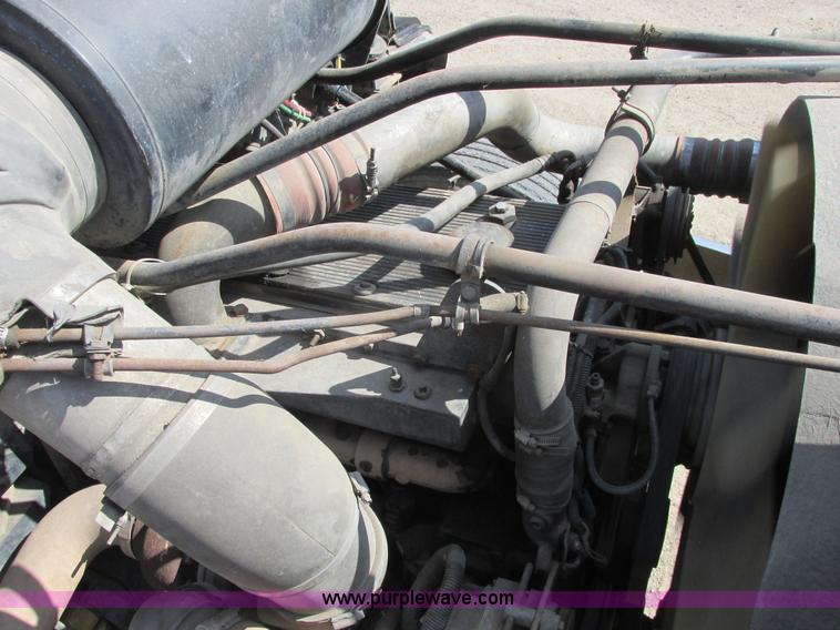 image for item A8836 1991 Freightliner FLD112 truck with live bottom bed