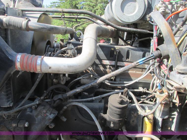 image for item A8836 1991 Freightliner FLD112 truck with live bottom bed