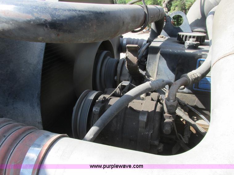 image for item A8836 1991 Freightliner FLD112 truck with live bottom bed