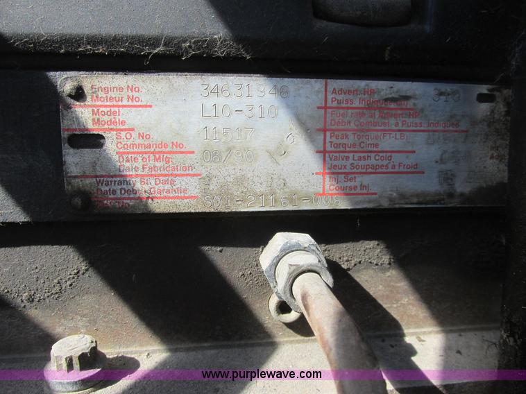 image for item A8836 1991 Freightliner FLD112 truck with live bottom bed