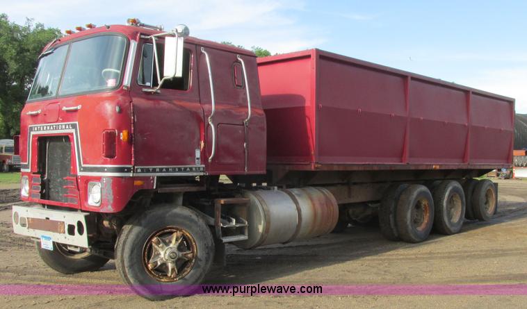 image for item A8837 1978 International Transtar II grain truck