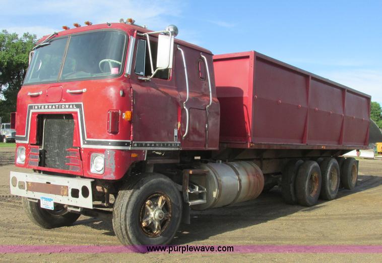 image for item A8837 1978 International Transtar II grain truck