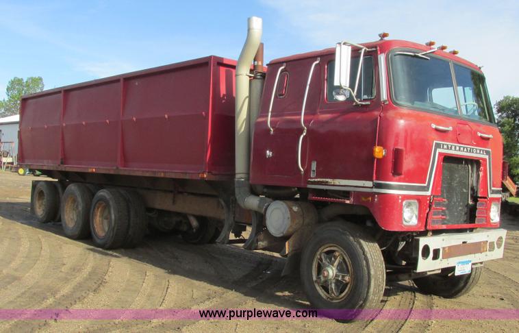 image for item A8837 1978 International Transtar II grain truck