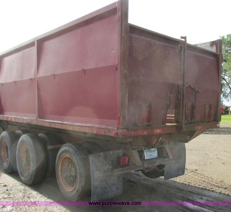 image for item A8837 1978 International Transtar II grain truck