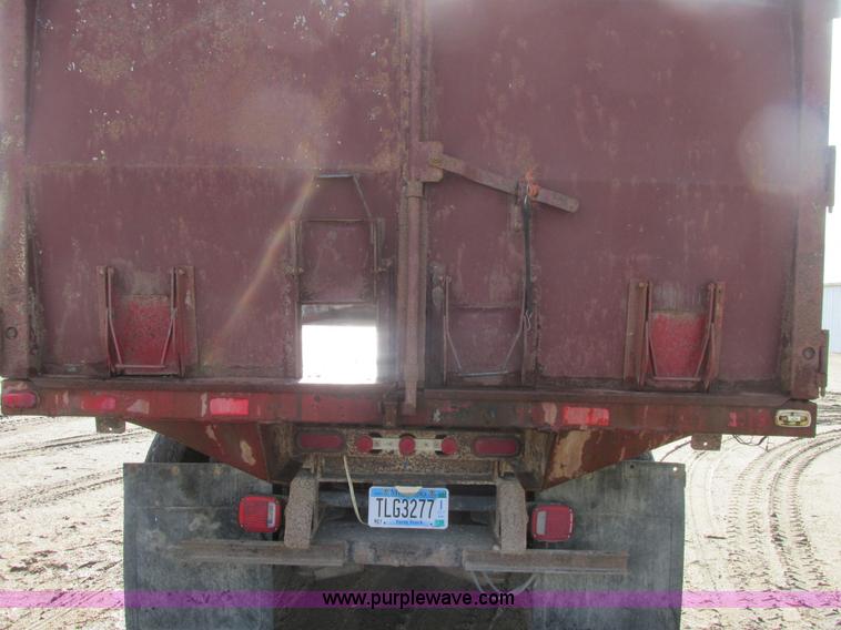image for item A8837 1978 International Transtar II grain truck