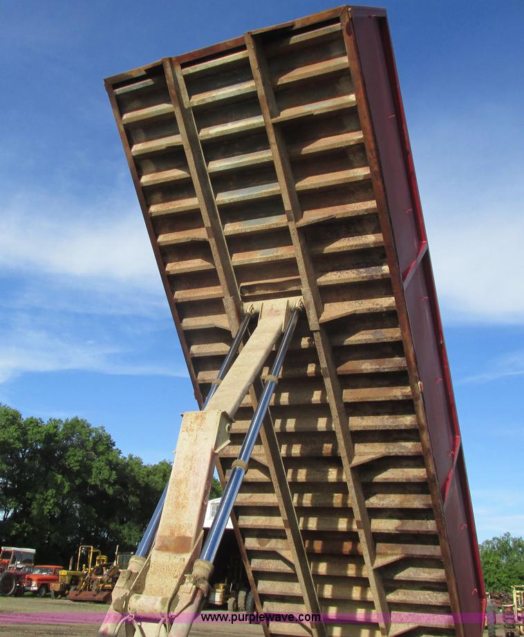 image for item A8837 1978 International Transtar II grain truck