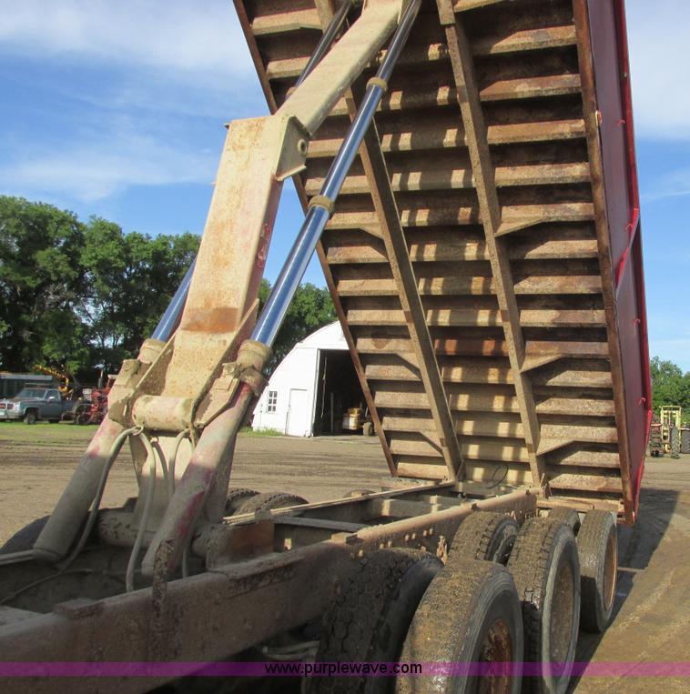 image for item A8837 1978 International Transtar II grain truck