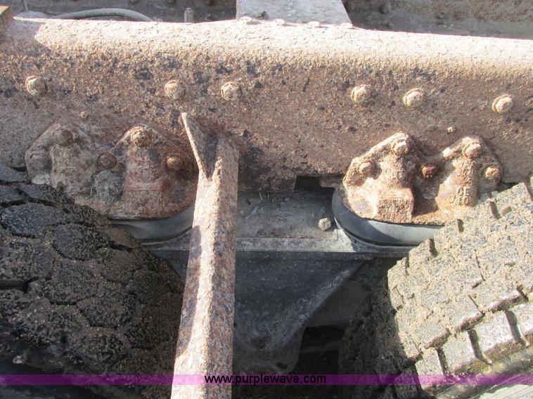 image for item A8837 1978 International Transtar II grain truck