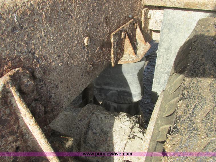 image for item A8837 1978 International Transtar II grain truck