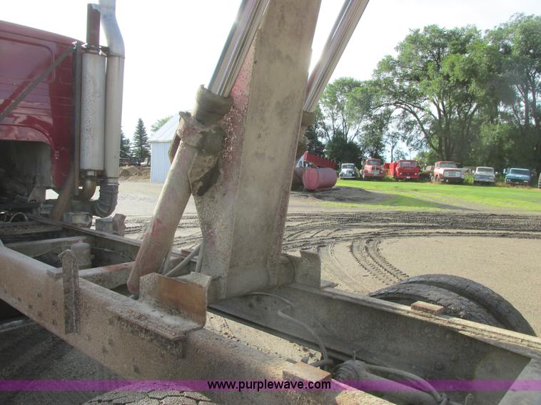 image for item A8837 1978 International Transtar II grain truck