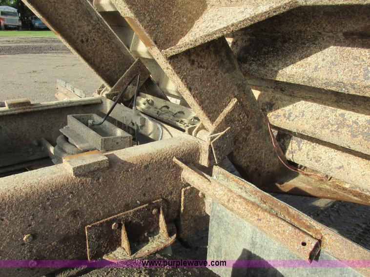 image for item A8837 1978 International Transtar II grain truck