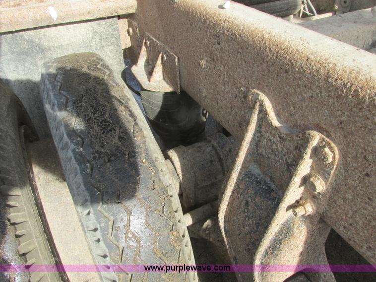 image for item A8837 1978 International Transtar II grain truck