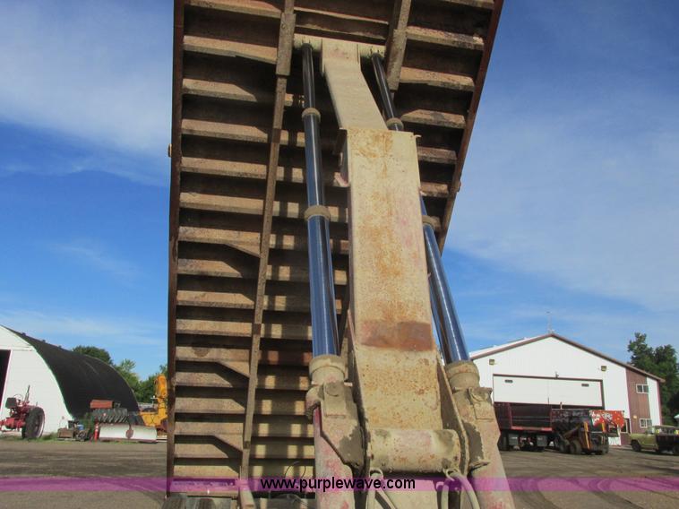 image for item A8837 1978 International Transtar II grain truck