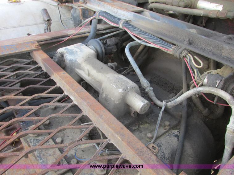 image for item A8837 1978 International Transtar II grain truck