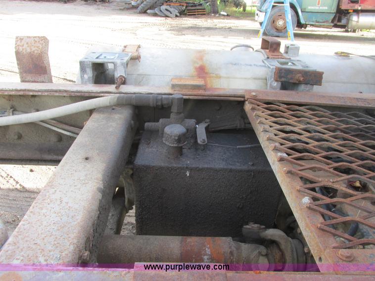 image for item A8837 1978 International Transtar II grain truck