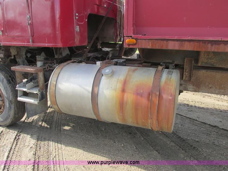 image for item A8837 1978 International Transtar II grain truck