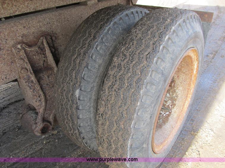 image for item A8837 1978 International Transtar II grain truck