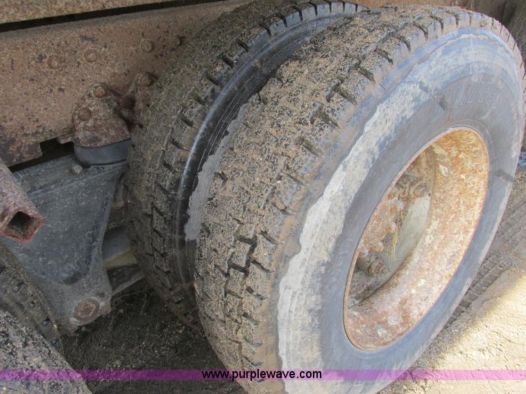 image for item A8837 1978 International Transtar II grain truck