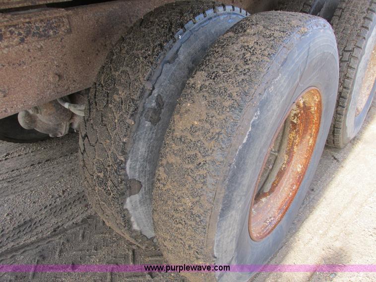 image for item A8837 1978 International Transtar II grain truck