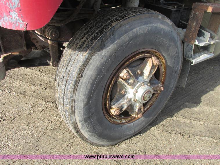 image for item A8837 1978 International Transtar II grain truck