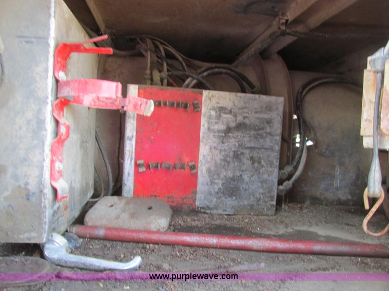 image for item A8837 1978 International Transtar II grain truck
