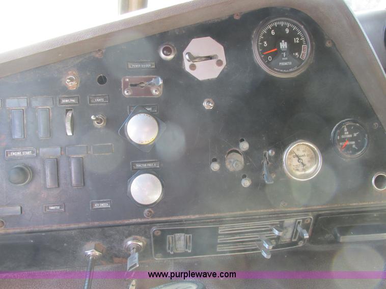 image for item A8837 1978 International Transtar II grain truck