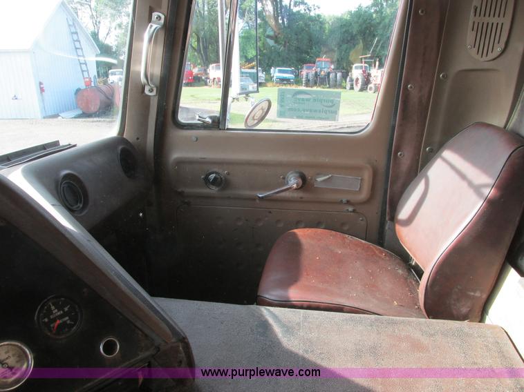 image for item A8837 1978 International Transtar II grain truck