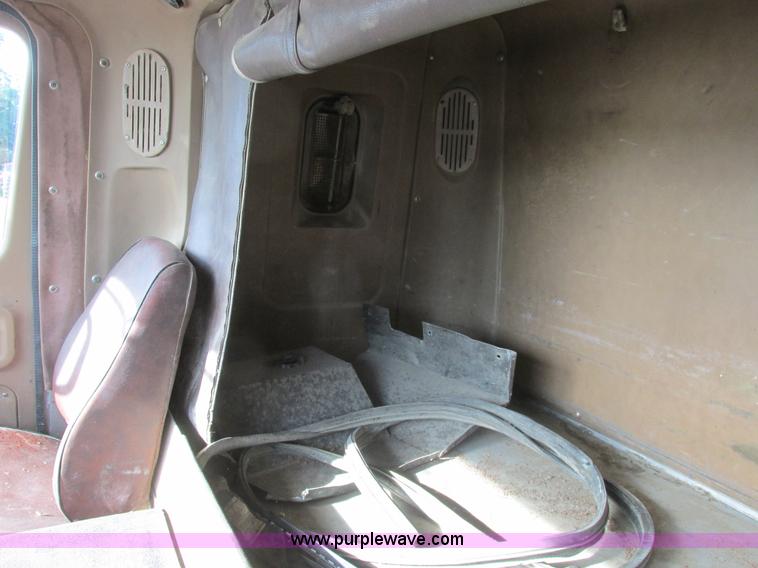 image for item A8837 1978 International Transtar II grain truck