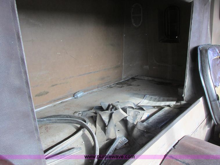 image for item A8837 1978 International Transtar II grain truck