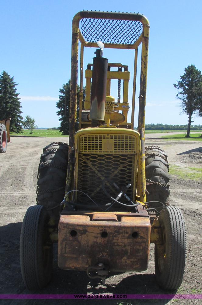 image for item A8846 International 560 tractor mounted forklift