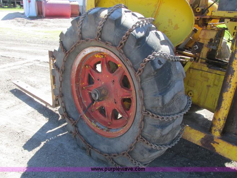 image for item A8846 International 560 tractor mounted forklift