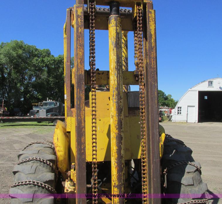 image for item A8846 International 560 tractor mounted forklift