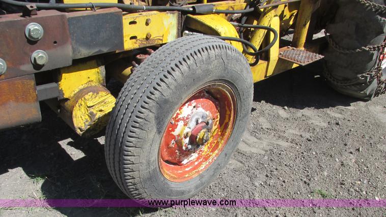 image for item A8846 International 560 tractor mounted forklift