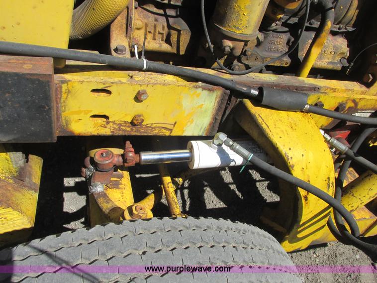 image for item A8846 International 560 tractor mounted forklift