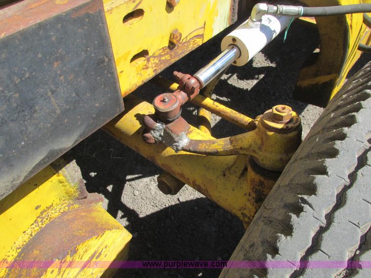 image for item A8846 International 560 tractor mounted forklift