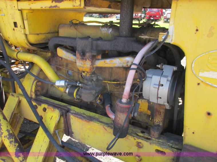 image for item A8846 International 560 tractor mounted forklift