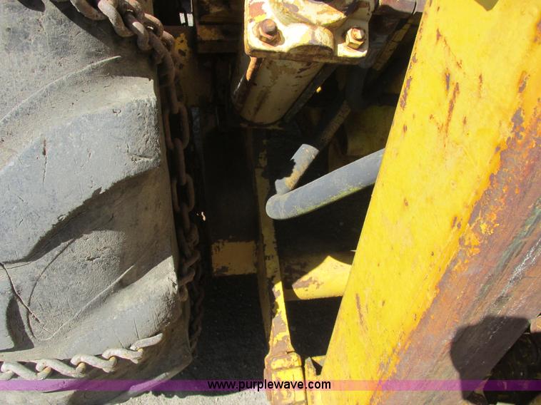 image for item A8846 International 560 tractor mounted forklift