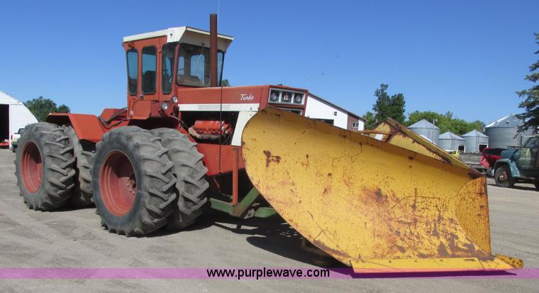 image for item A8847 1976 International 4568 4WD tractor