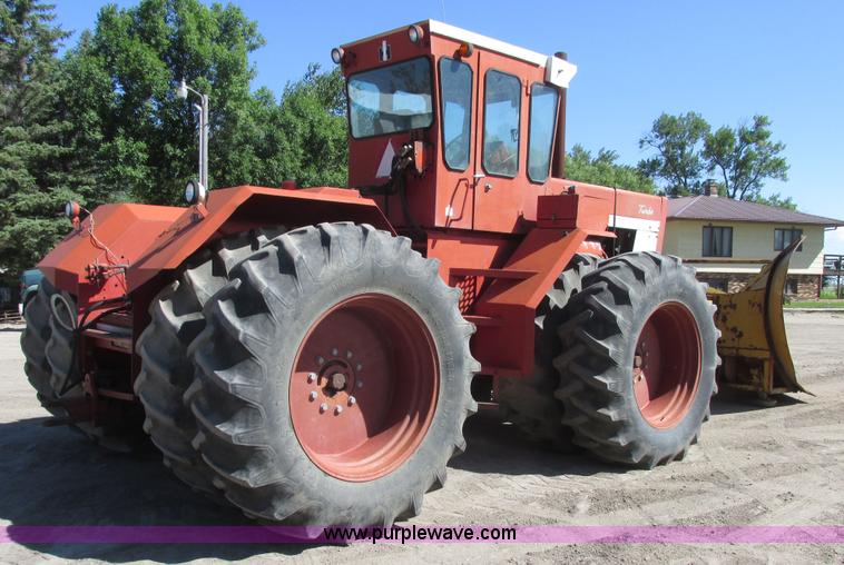 image for item A8847 1976 International 4568 4WD tractor