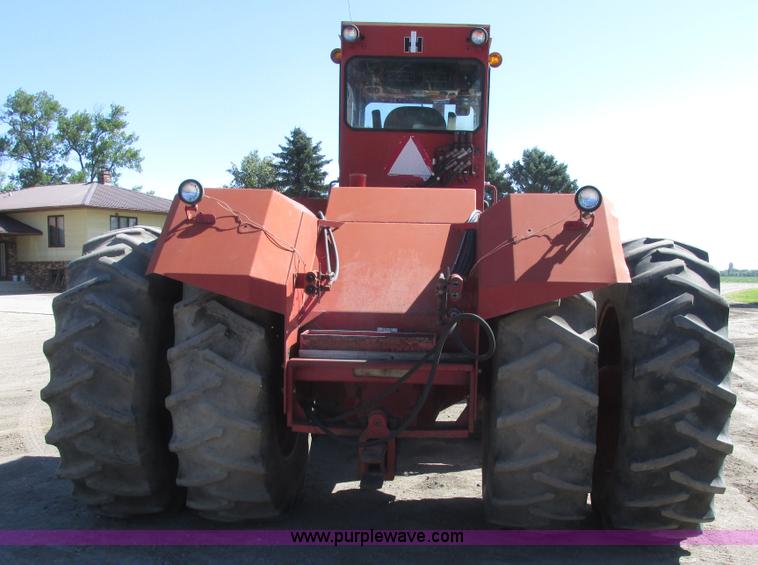 image for item A8847 1976 International 4568 4WD tractor