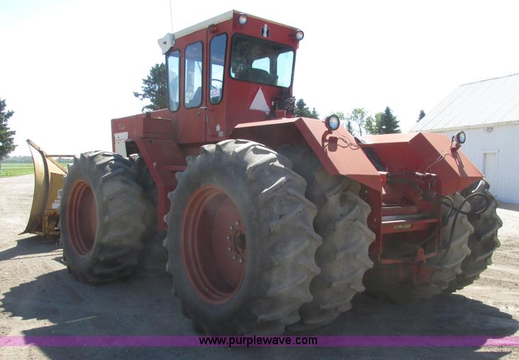 image for item A8847 1976 International 4568 4WD tractor