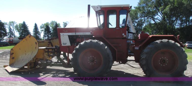 image for item A8847 1976 International 4568 4WD tractor