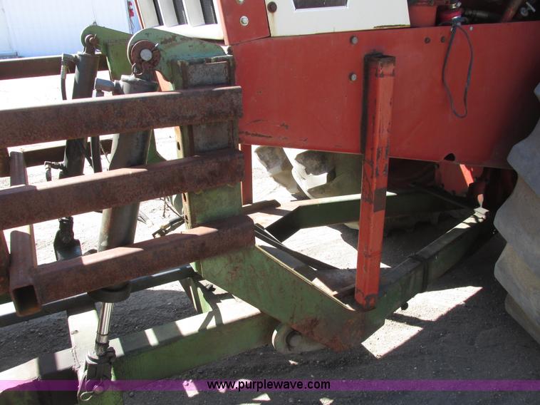 image for item A8847 1976 International 4568 4WD tractor