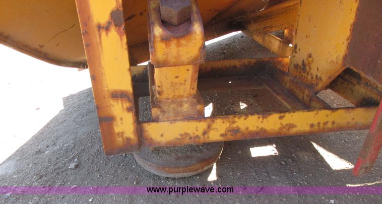 image for item A8847 1976 International 4568 4WD tractor