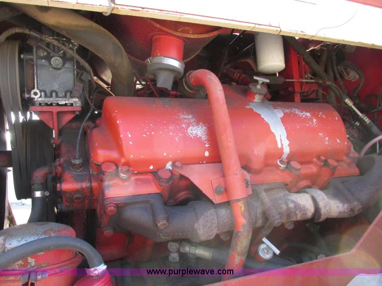 image for item A8847 1976 International 4568 4WD tractor