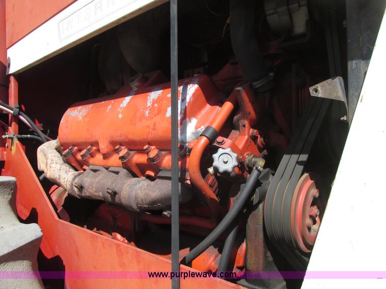 image for item A8847 1976 International 4568 4WD tractor