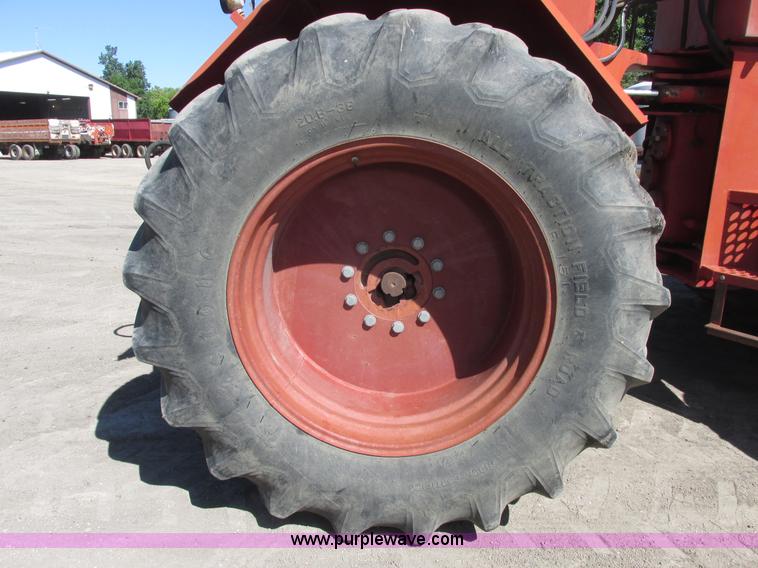image for item A8847 1976 International 4568 4WD tractor
