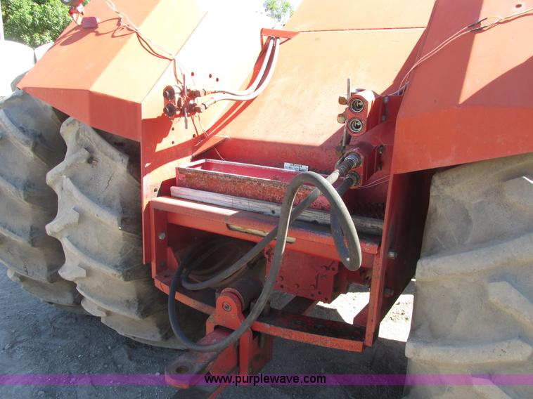 image for item A8847 1976 International 4568 4WD tractor